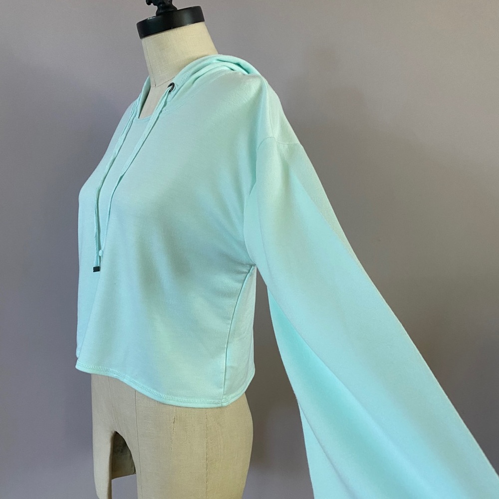 Soft wide sleeved hooded top in mint green NWOT